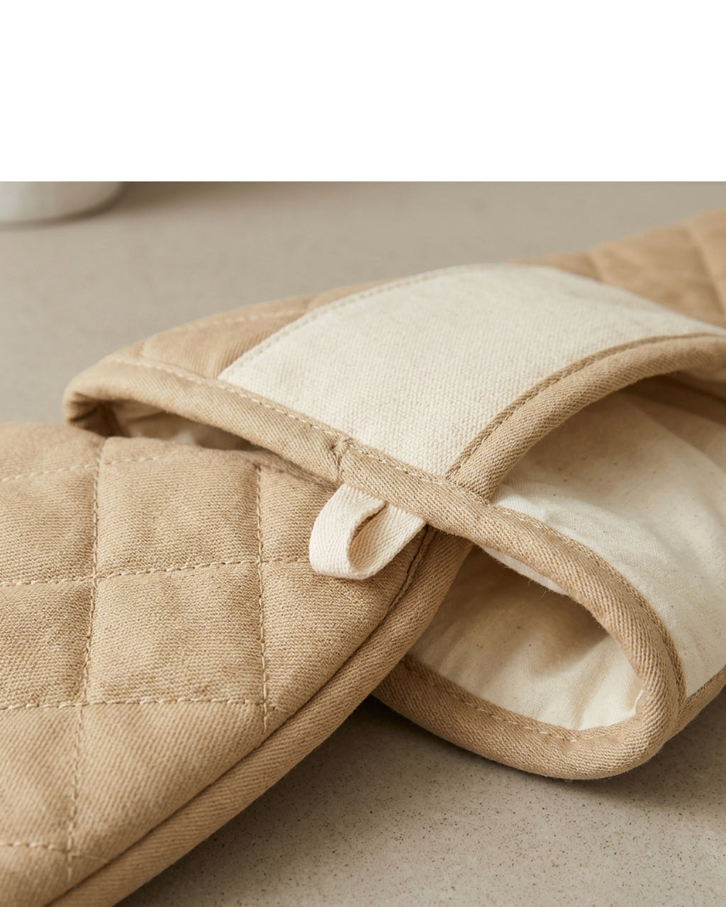 Tastyly Double-Ended Quilted Oven Glove 88 cm Sand - Detail view