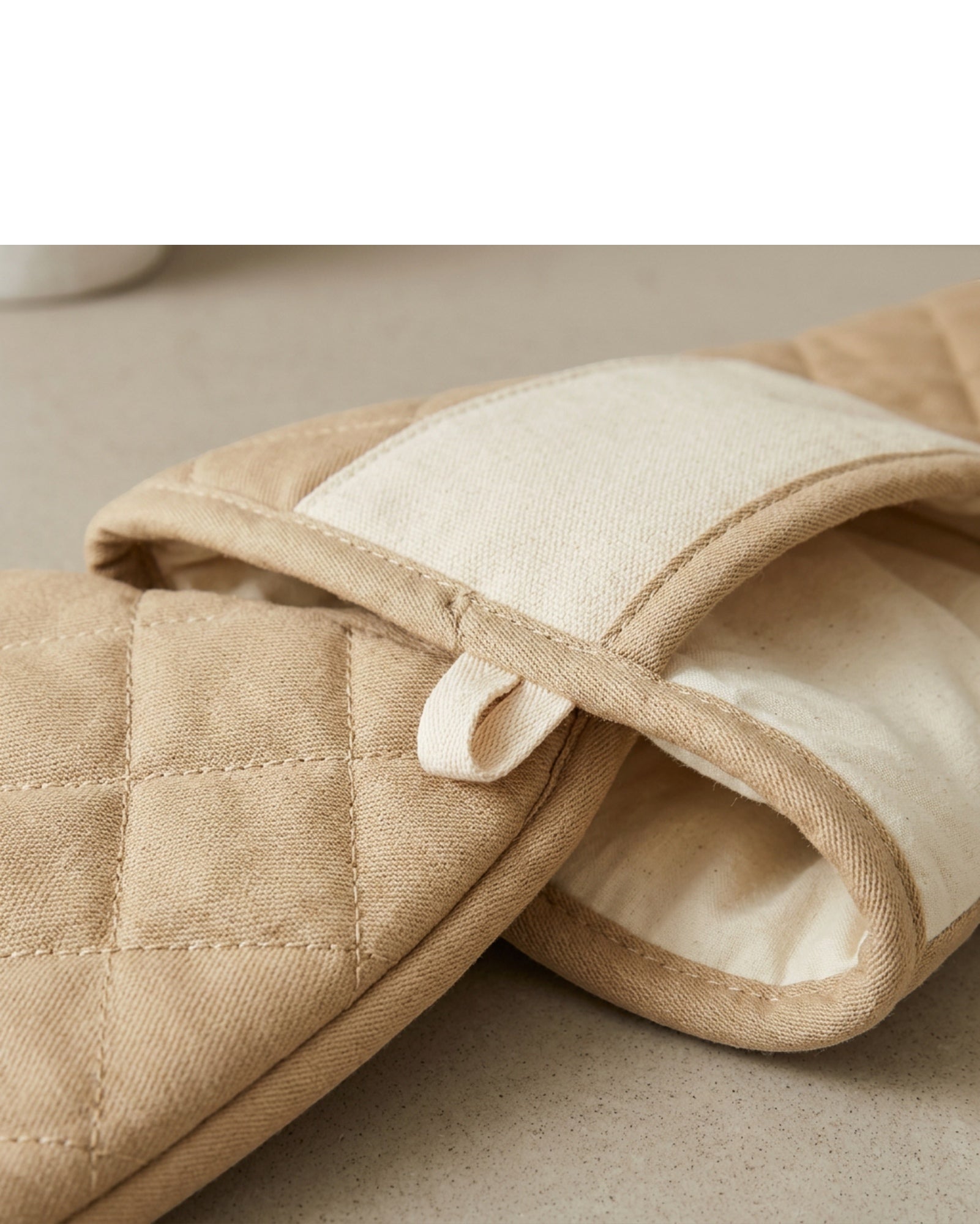 Tastyly Double-Ended Quilted Oven Glove 88 cm Sand - Detail view