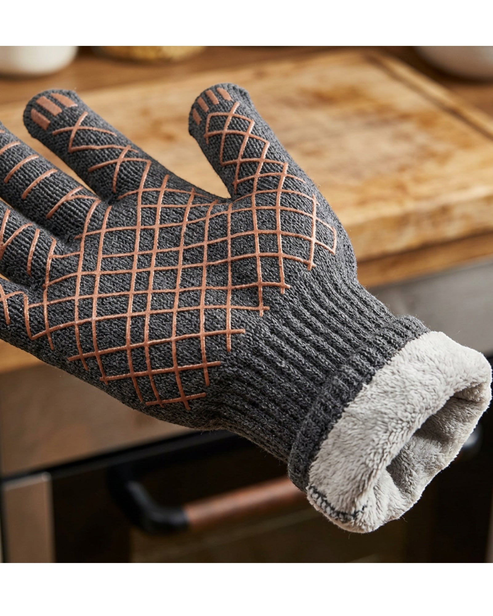 Tastyly Five-Finger Knit Oven Gloves 30 cm Charcoal Copper Pair - Detail view
